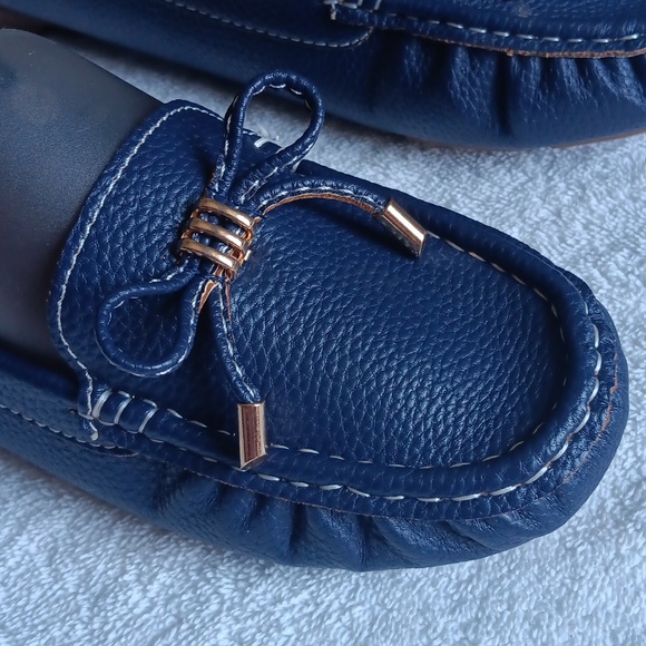 NWT Forever Comfort Navy Blue Loafers - Picture 3 of 16